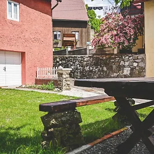 Vila Hedonia, Fuzine