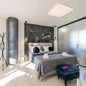 Luxury Split