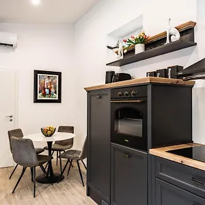 Luxury Center House Split